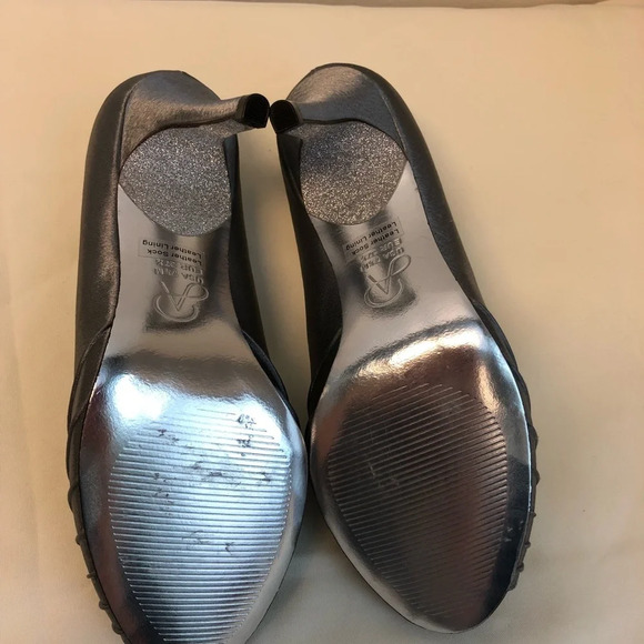 Adrianna Papell‎ Silver  Heels - Picture 5 of 5